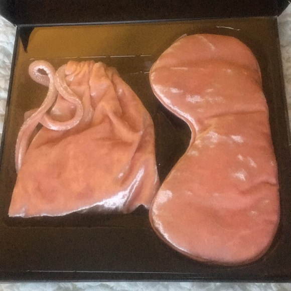 Pink Velvet Eye Mask with Drawstring Pouch - Picture 2 of 6